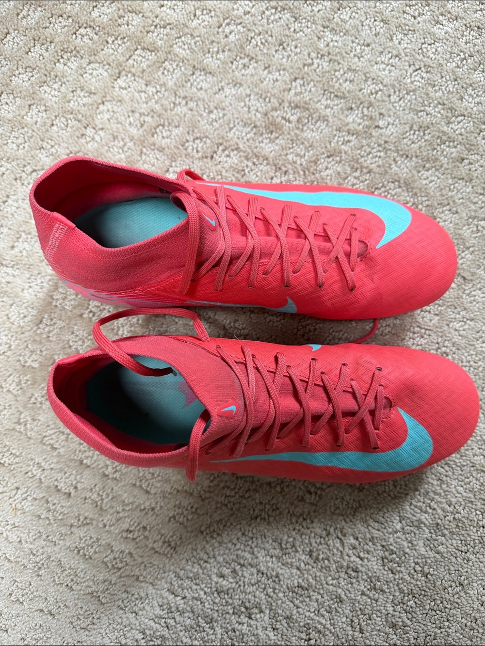 Nike Mercurial Superfly 10 Soccer Cleats size 8 and matching shin guards - Picture 6 of 7